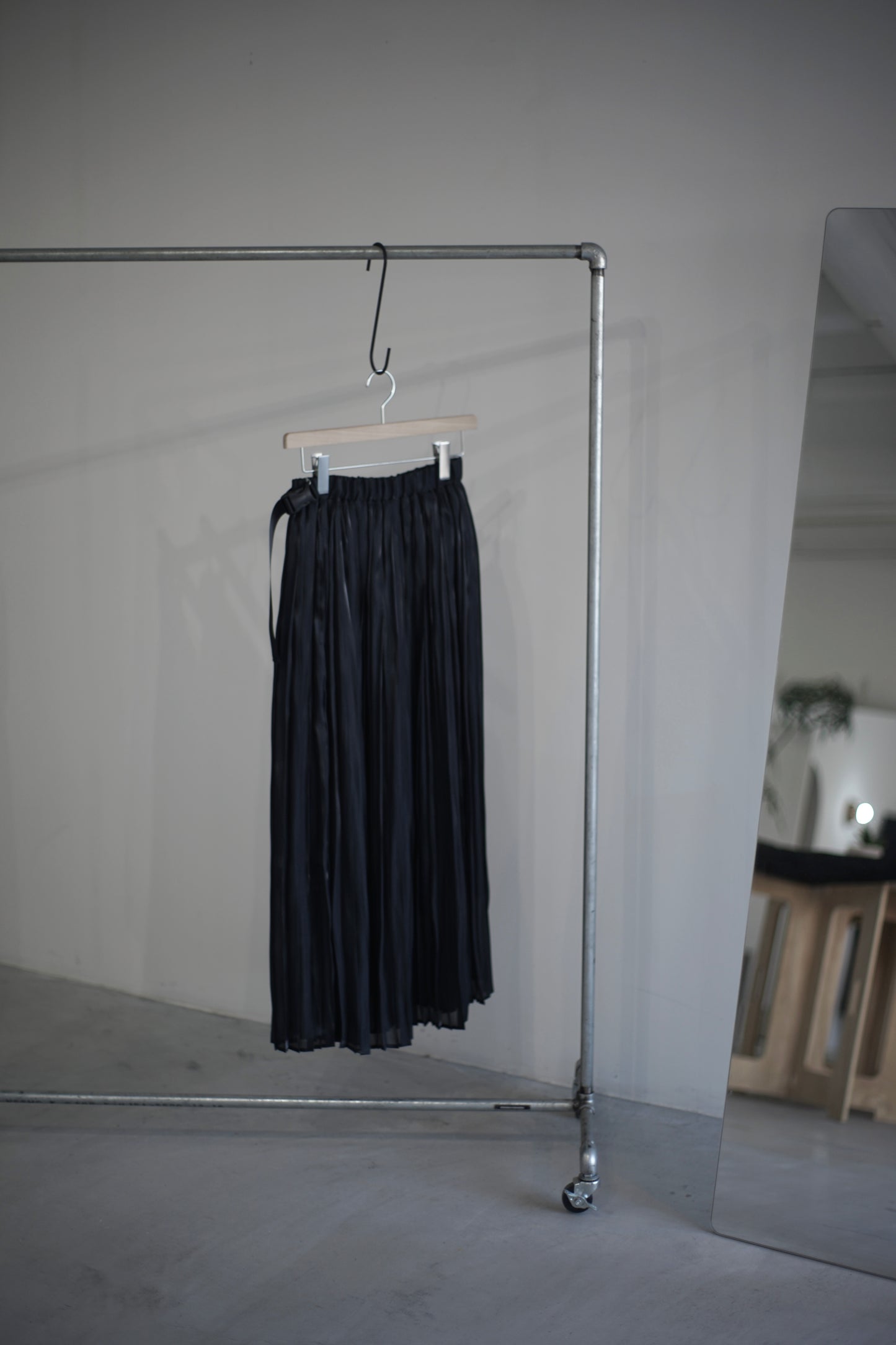 itochi / Aurora cloth double side pleated skirt / black
