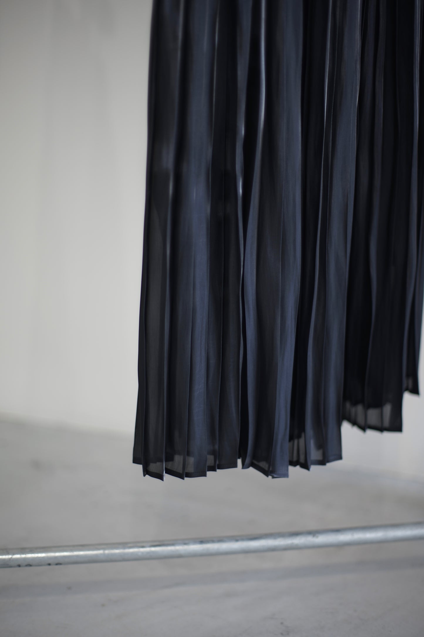 itochi / Aurora cloth double side pleated skirt / black