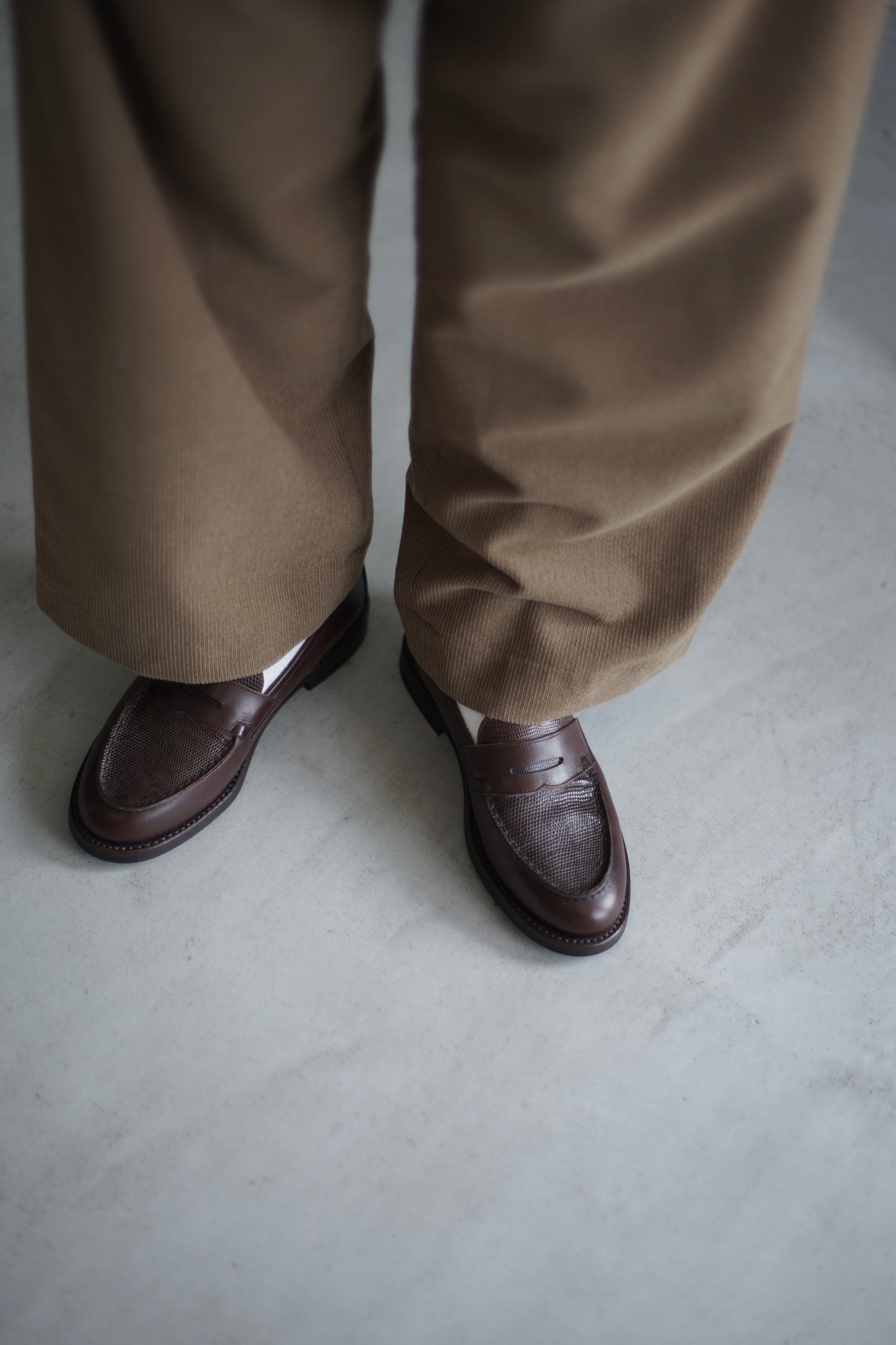 itochi / Wool & Cashmere corduroy tuck slacks
