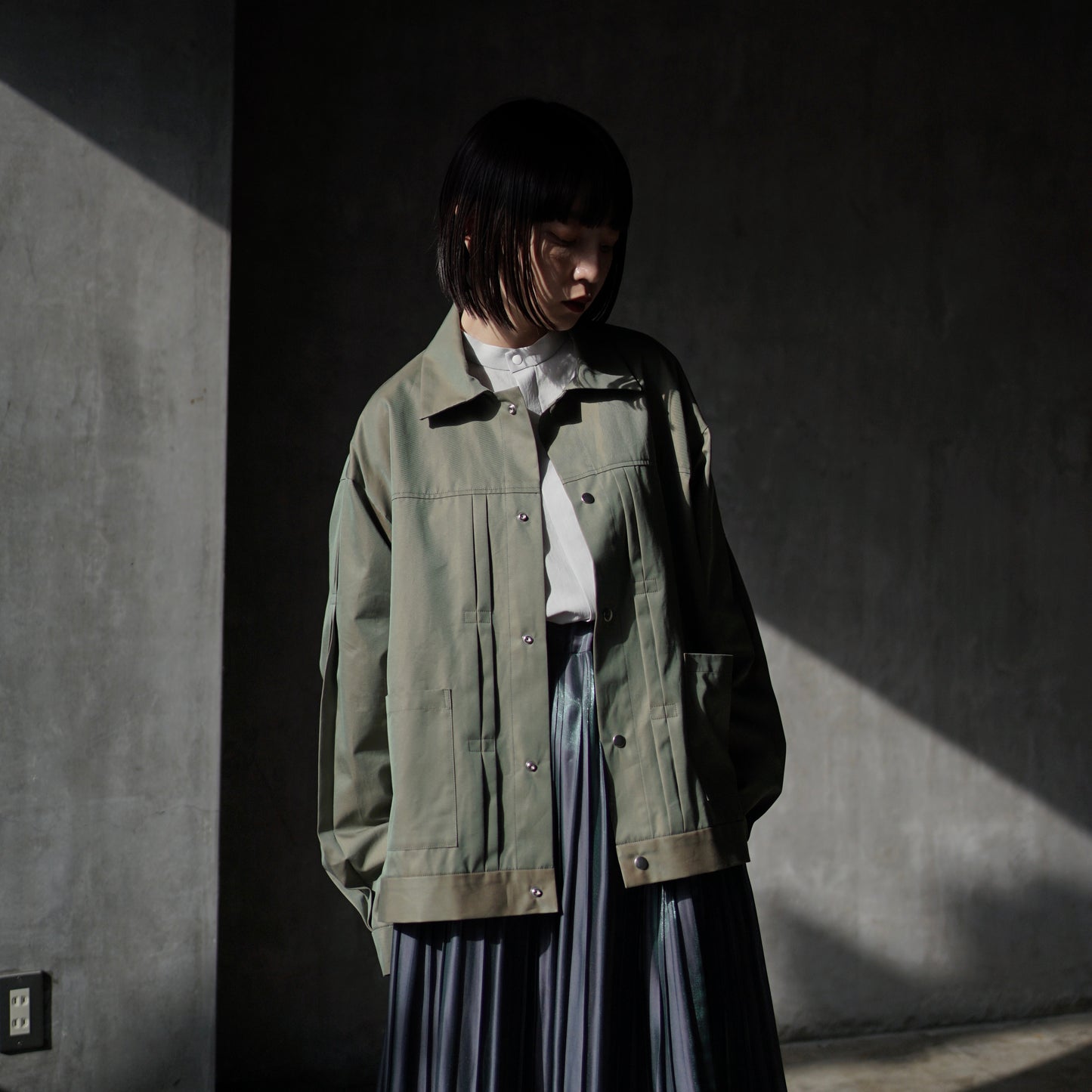 itochi / 70/2 Cotton Iridescent Gabardine Pleated Jacket