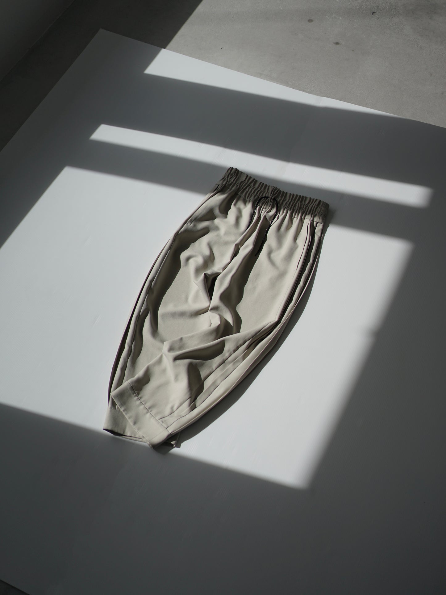 itochi / Polyester Linon pleated track pants