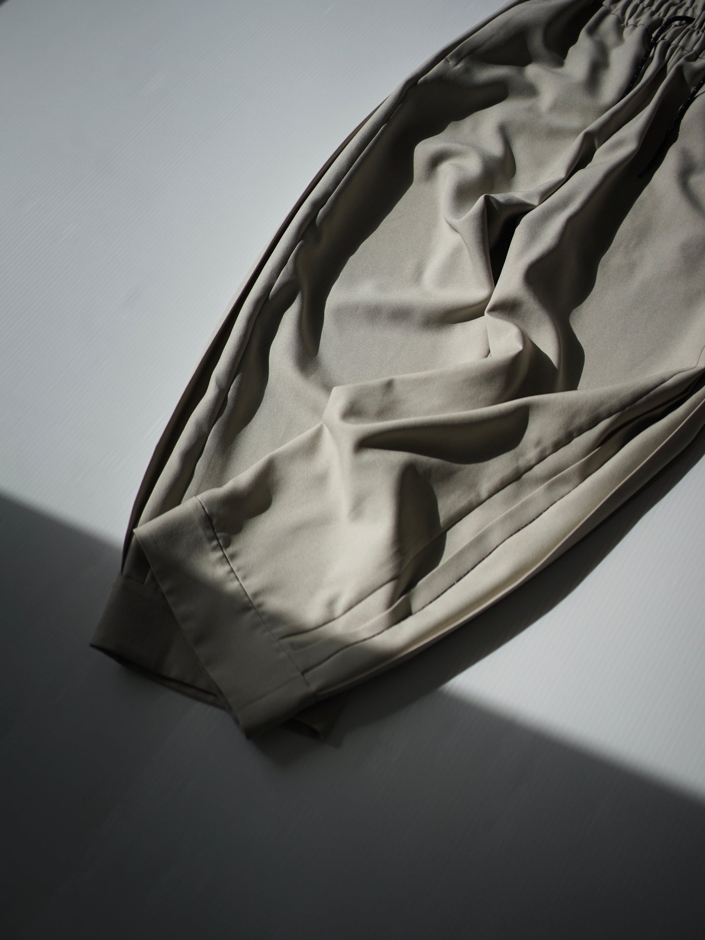 itochi / Polyester Linon pleated track pants