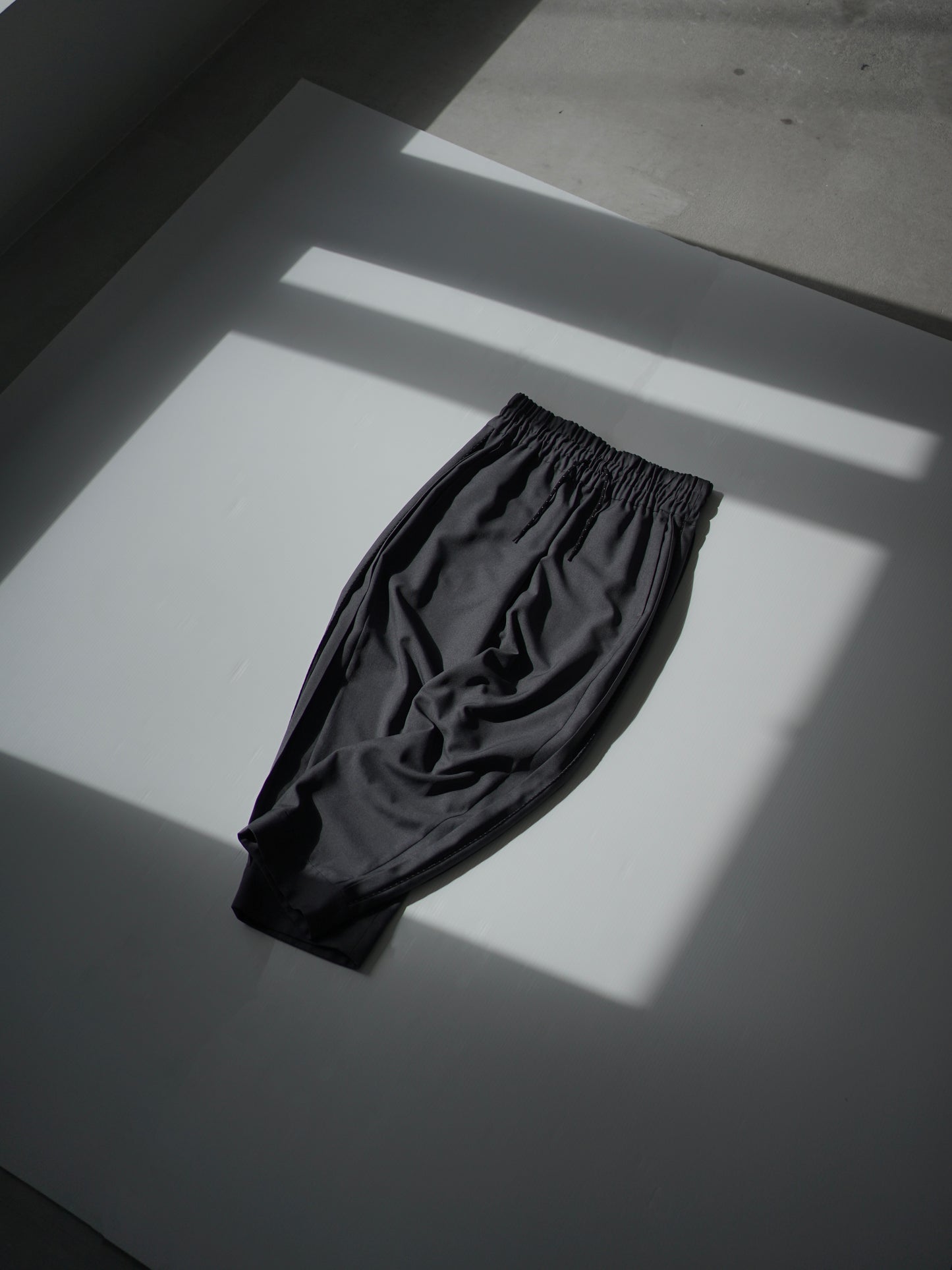 itochi / Polyester Linon pleated track pants