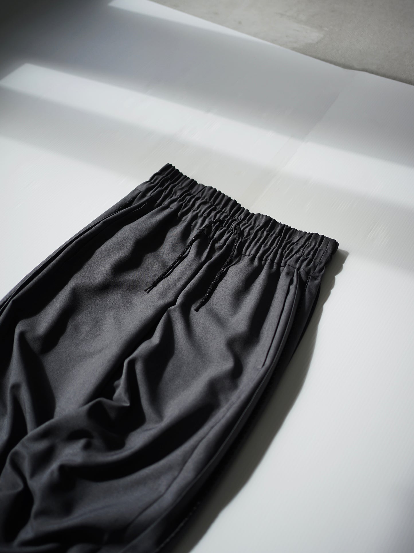 itochi / Polyester Linon pleated track pants