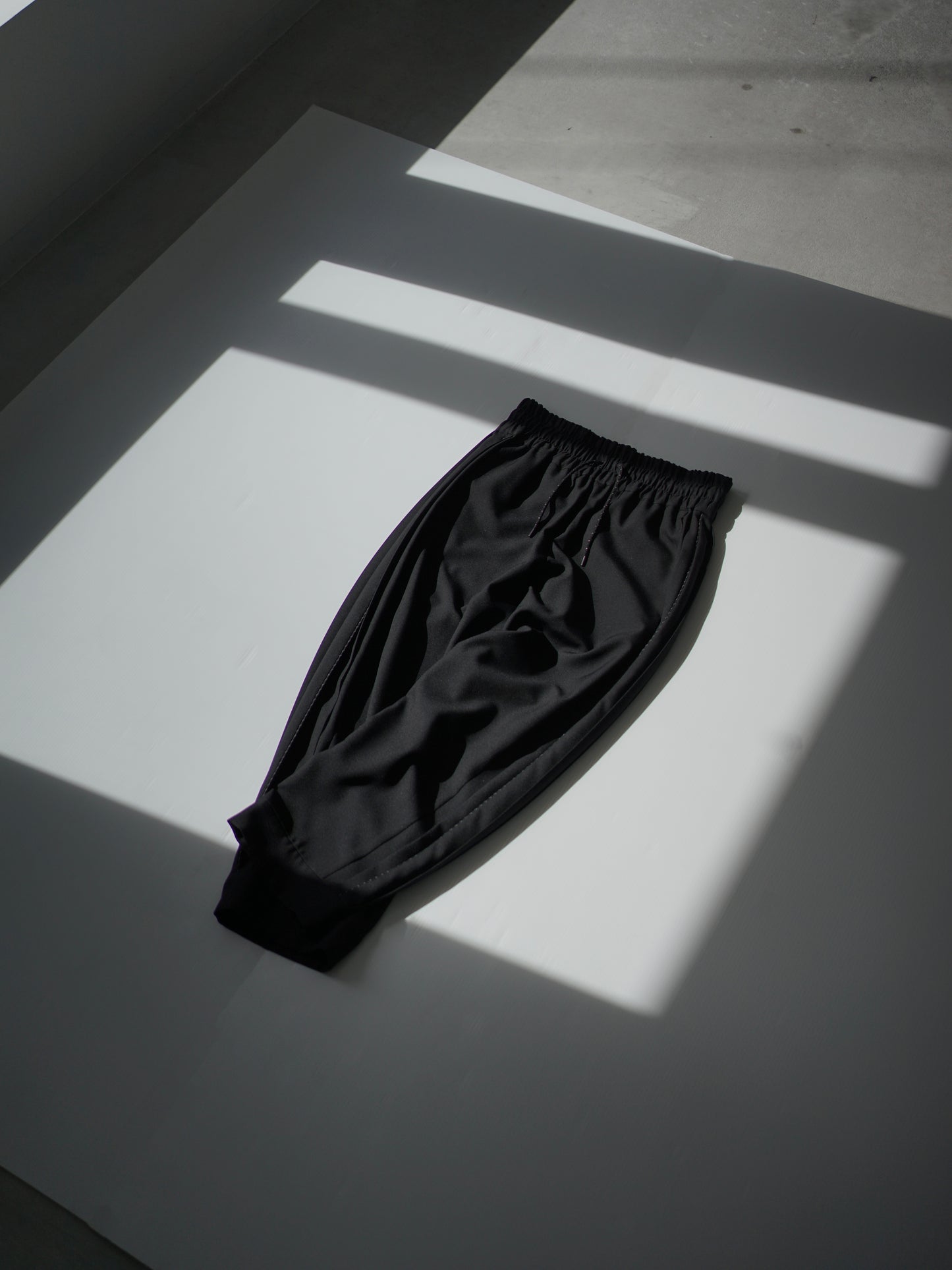 itochi / Polyester Linon pleated track pants