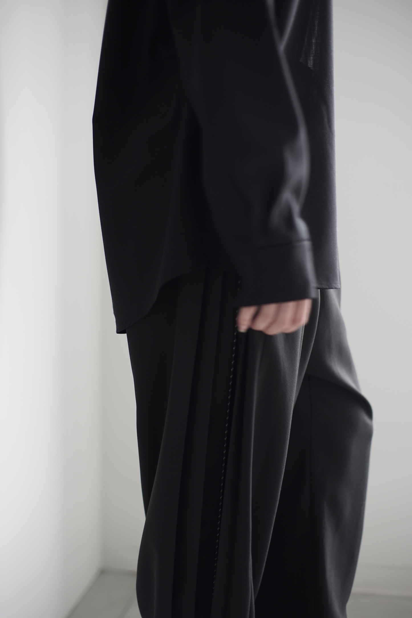 itochi / Polyester Linon pleated track pants