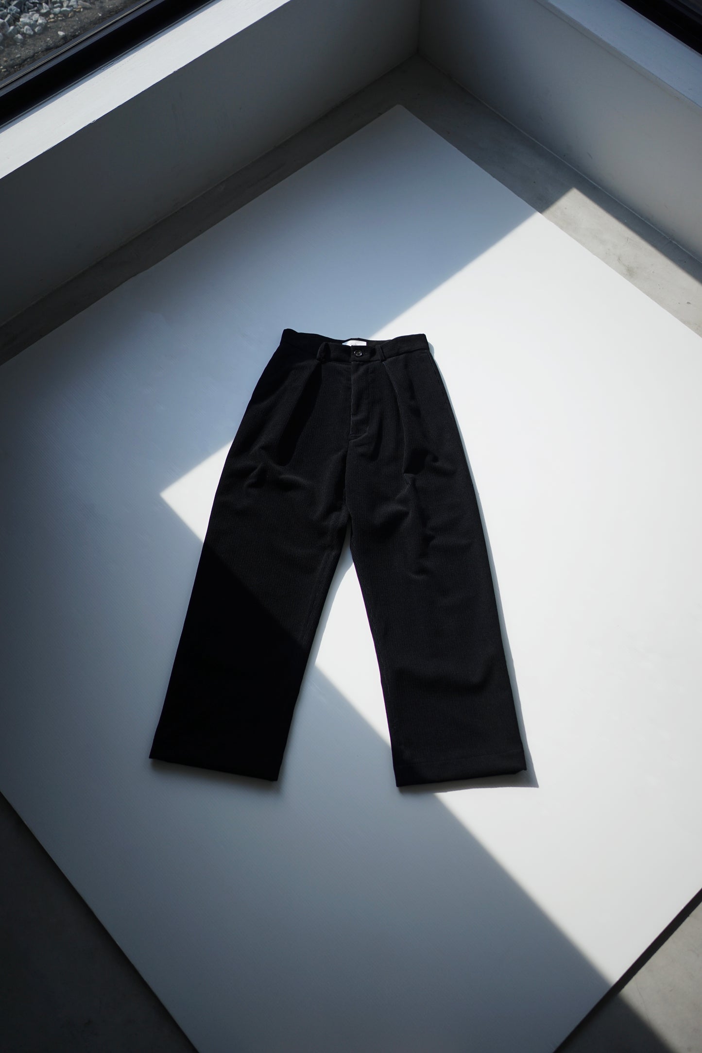 itochi / Wool & Cashmere corduroy tuck slacks