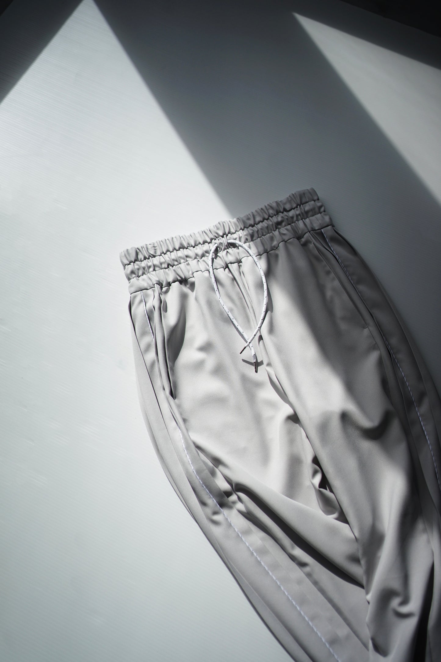 itochi / Polyester Linon pleated track pants