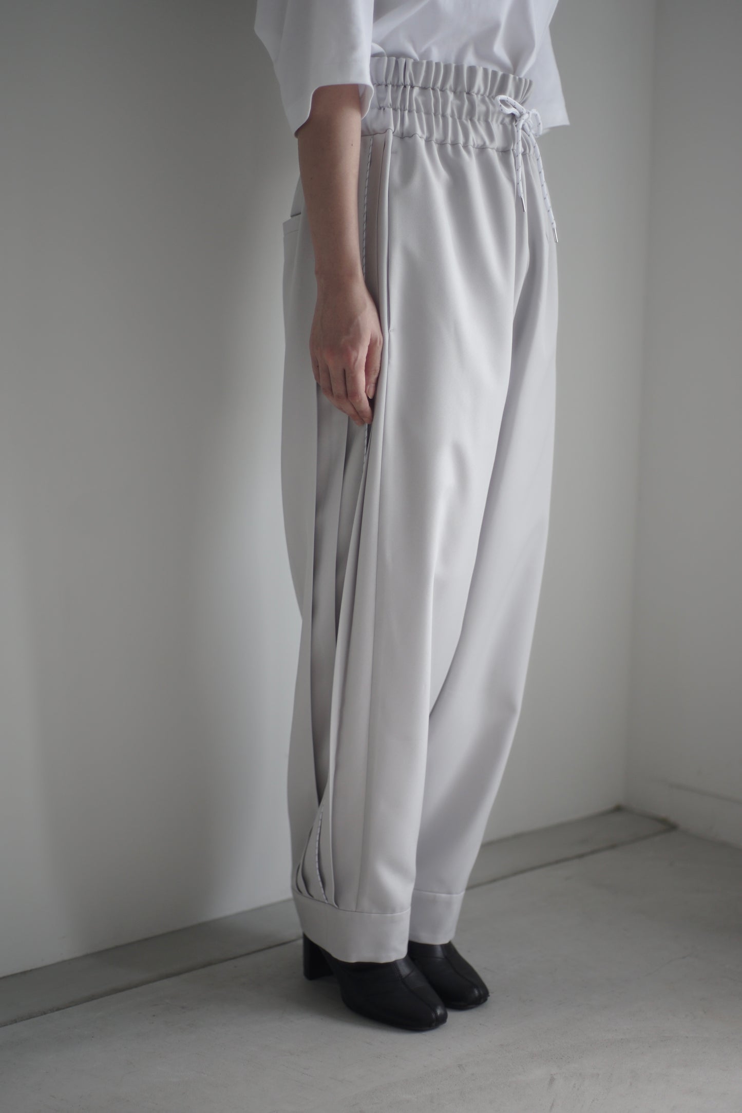 itochi / Polyester Linon pleated track pants